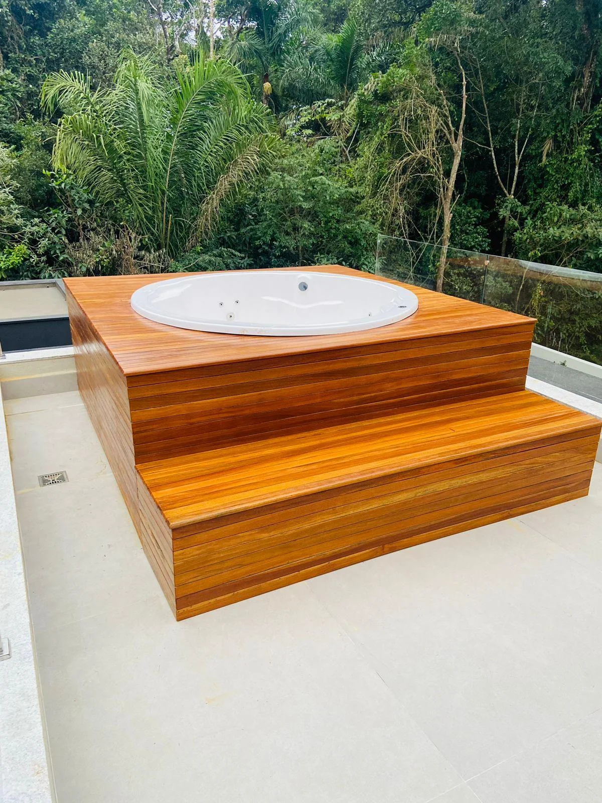 Spa revestido em madeira